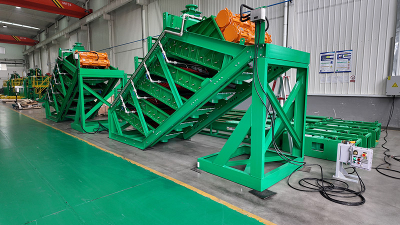 20251029StackVibratingScreenforIronMine