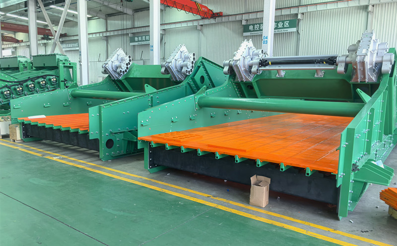 20260805 Large linear vibrating screen
